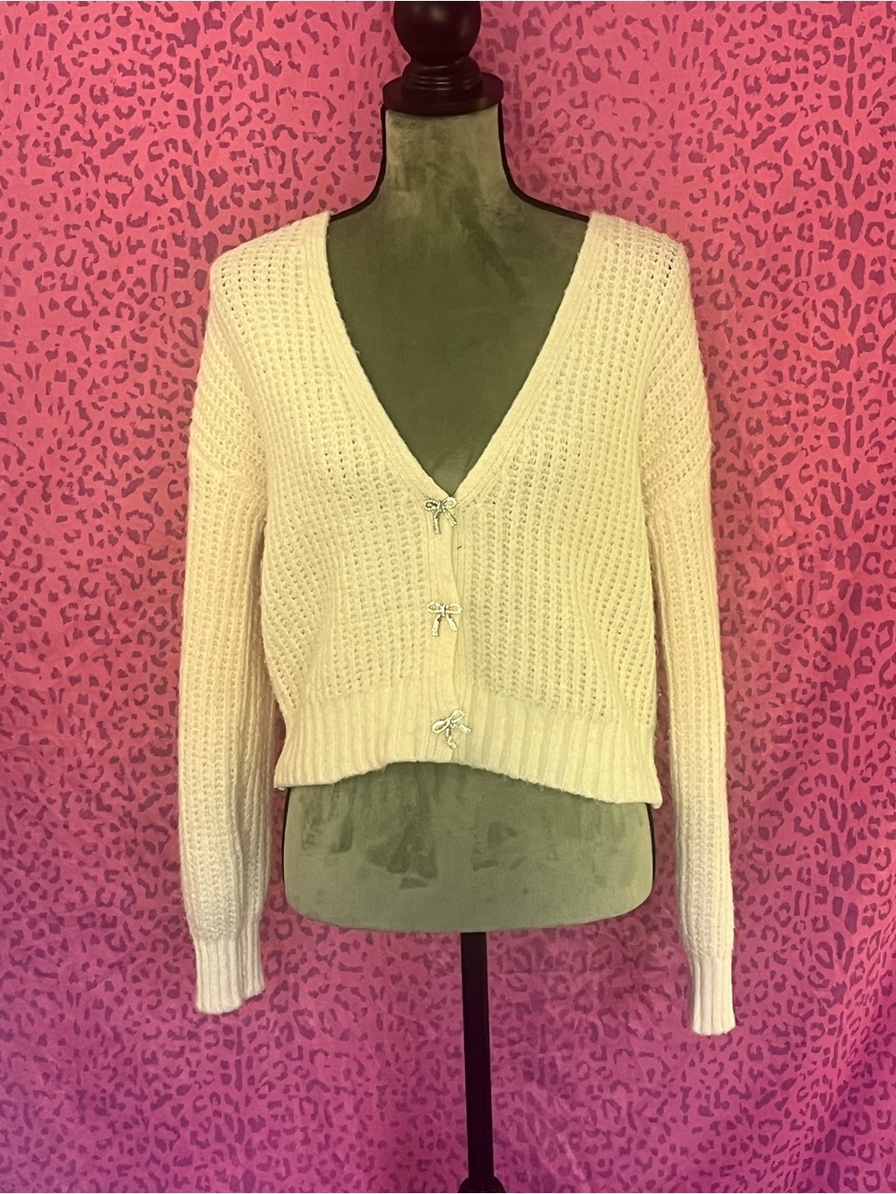 Pink Rose Cream V-Neck Cropped Knit Sweater